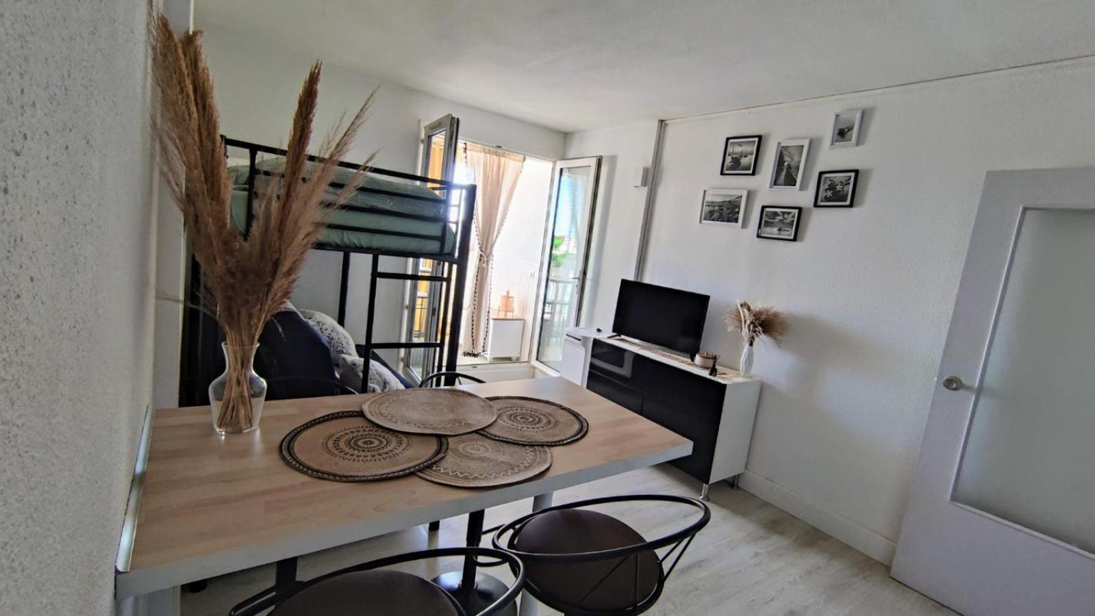 Studio Avec Vue Sublime Sur L'Etang Et Les Montagnes Catalanes 르발카레스 외부 사진