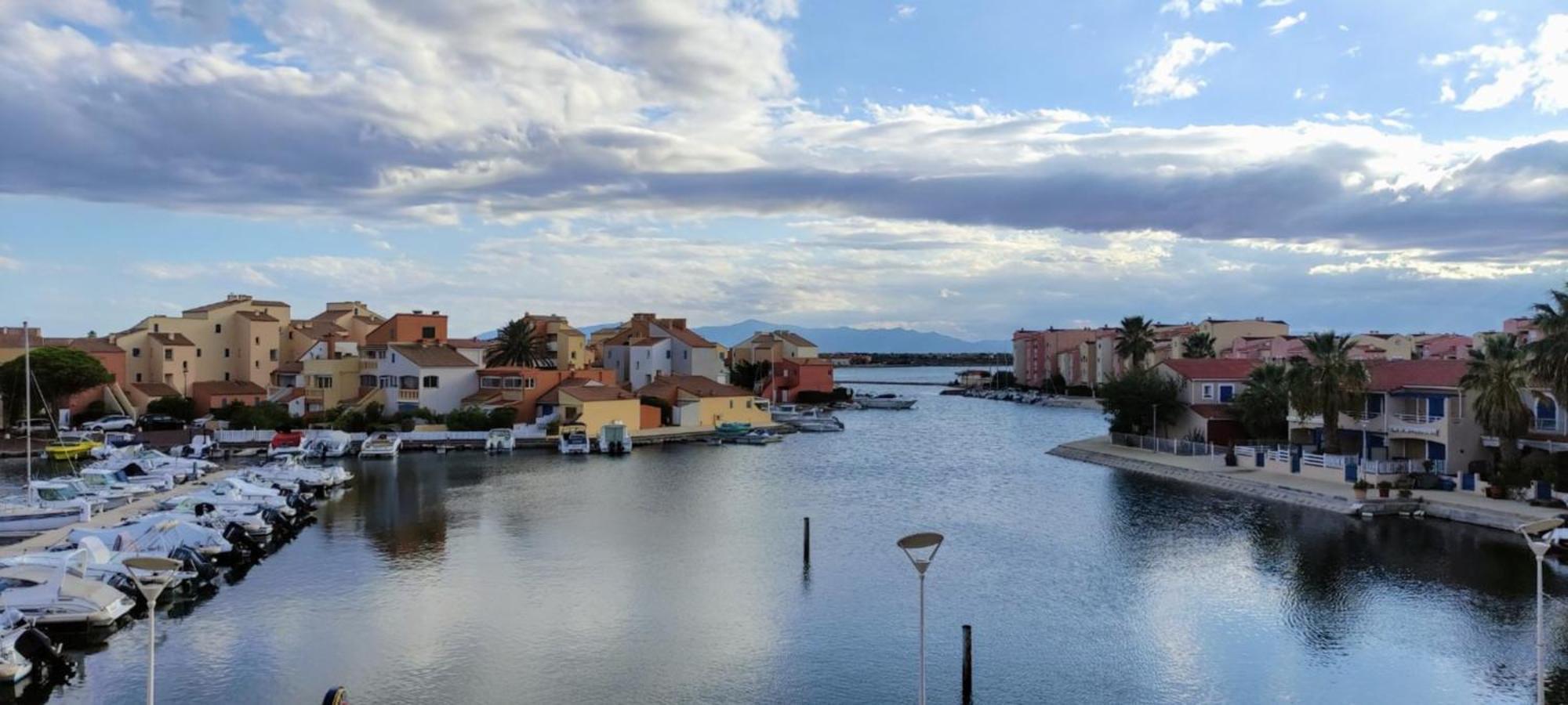Studio Avec Vue Sublime Sur L'Etang Et Les Montagnes Catalanes 르발카레스 외부 사진